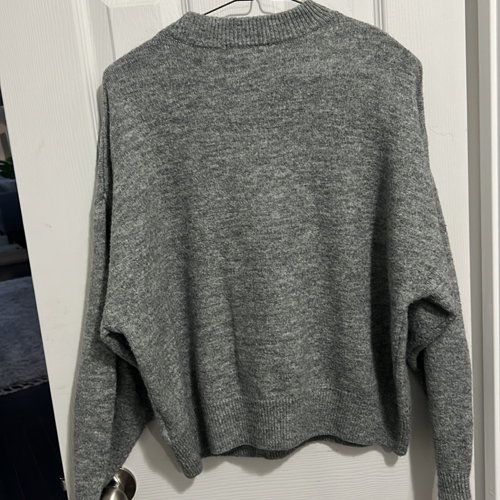 Like new! H&M Sweater - Picture 4 of 4
